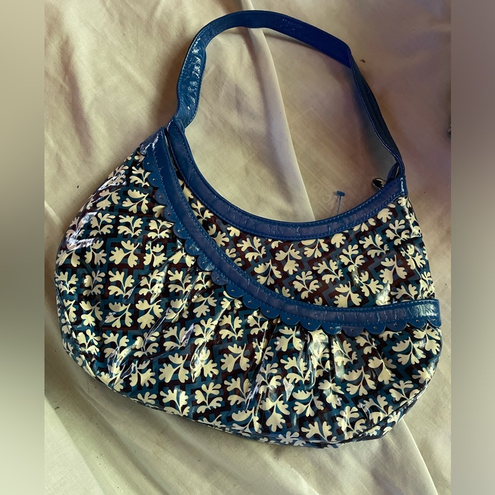 ⛄️ VERA BRADLEY. $10 with bundle!!FRILL PURSE-SHOULDER BAG ⛄️